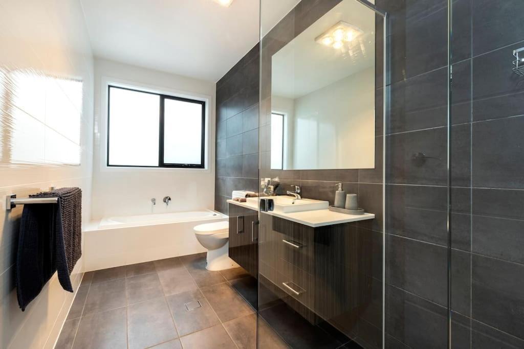 Luxury Home In Christies Beach With King Bed, Nbn, Netflix, 3Bed 2Bath Exterior foto