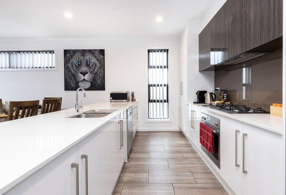 Luxury Home In Christies Beach With King Bed, Nbn, Netflix, 3Bed 2Bath Exterior foto